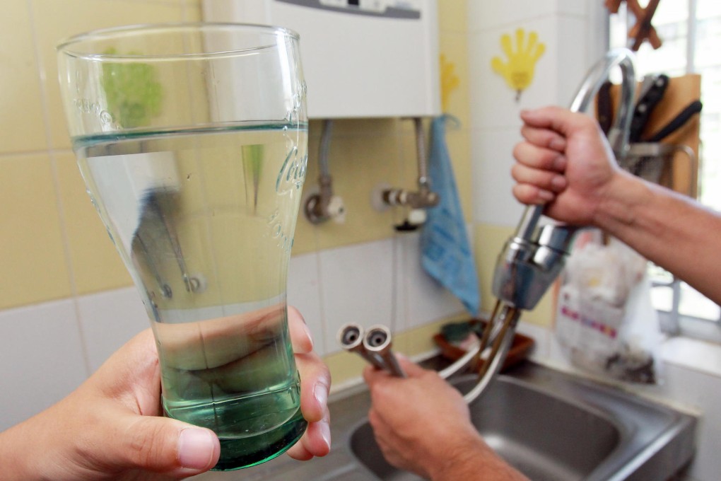 Experts take water samples from a flat in Kai Ching estate in Kowloon City. They found excessive lead levels. Photo: May Tse