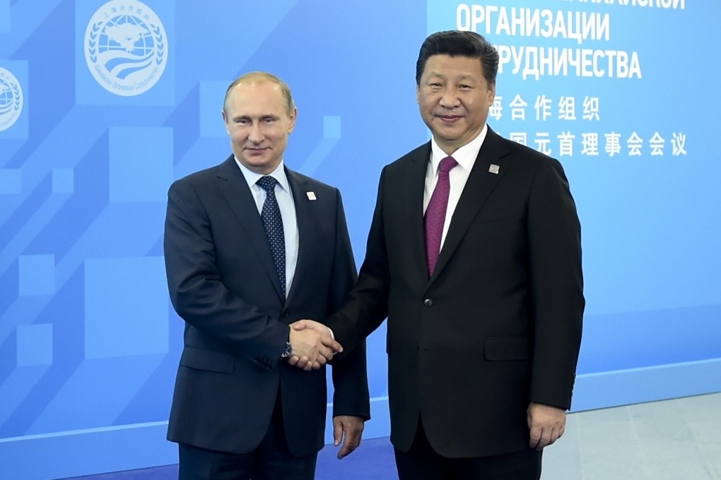 Chinese President Xi Jinping (R) and his Russian counterpart Vladimir Putin during the 15th Shanghai Cooperation Organization (SCO) summit in Ufa, Russia. Photo: Xinhua