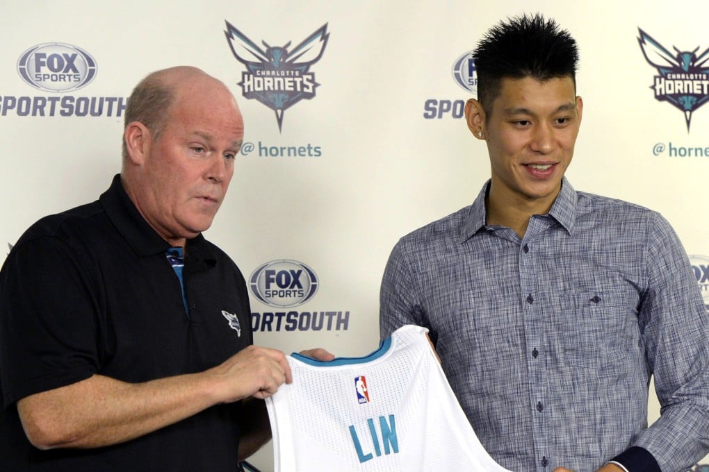 Hornets coach Steve Clifford and Jeremy Lin show off the player's new jersey. Photo: AP