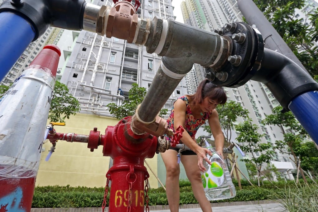 Residents of Kai Ching Estate, stocks up on water at a temporary water tap after fresh water samples were found to contain an excessive amount of lead in Kowloon Bay. Photo: Nora Tam