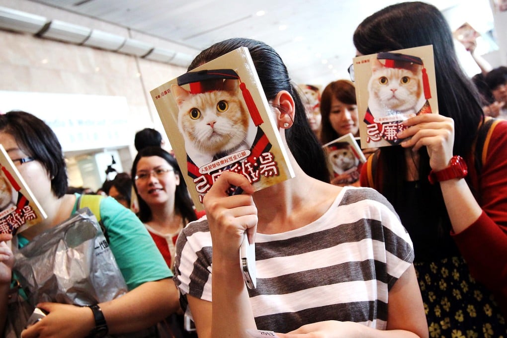 Fans of Brother Cream with copies of his photo book at the fair yesterday. Photo: David Wong