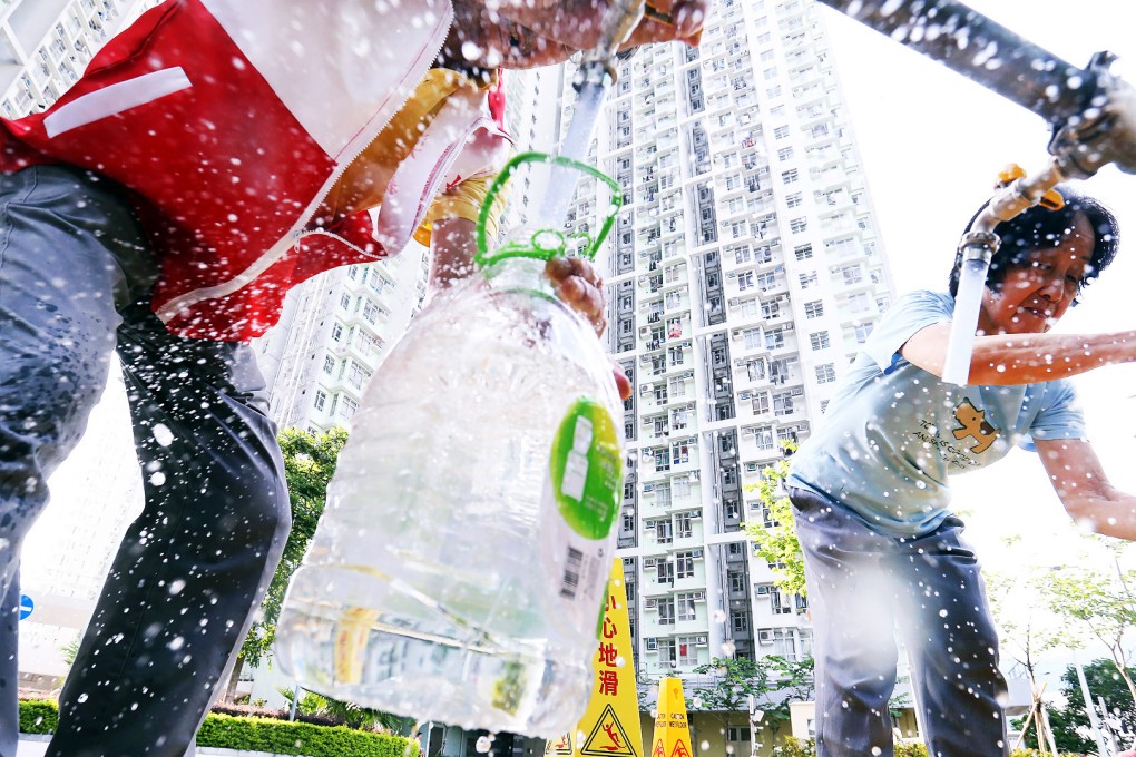 Residents of Kai Ching Estate collect fresh water from a temporary distribution pipe yesterday. The government ruled out lead tests at all estates. Photo: Dickson Lee