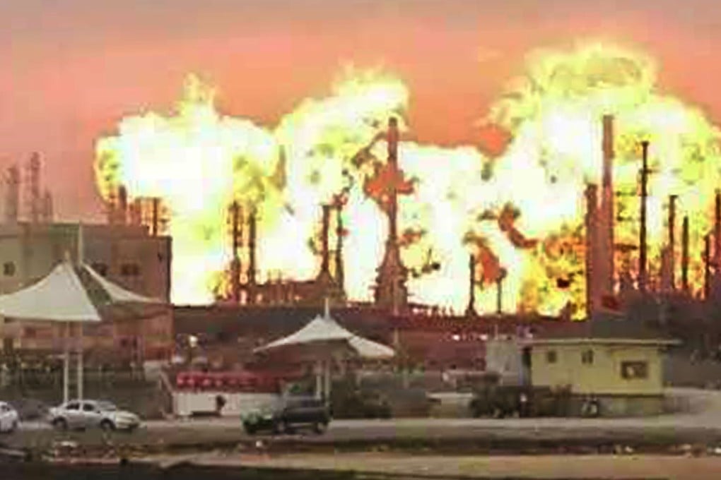 Firefighters tackle the blaze at Rizhao in Shandong province. Photos: SCMP Pictures
