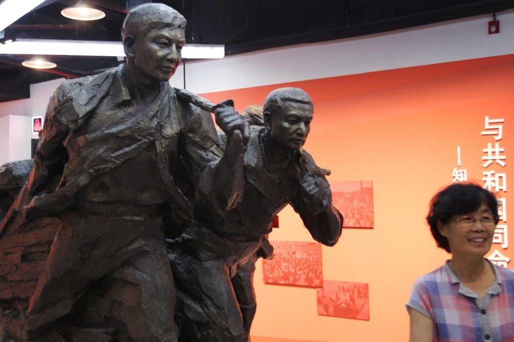 A statue of "sent-down" youths at the exhibition, with the lead figures resembling President Xi Jinping and Premier Li Keqiang. Photos: Simon Song