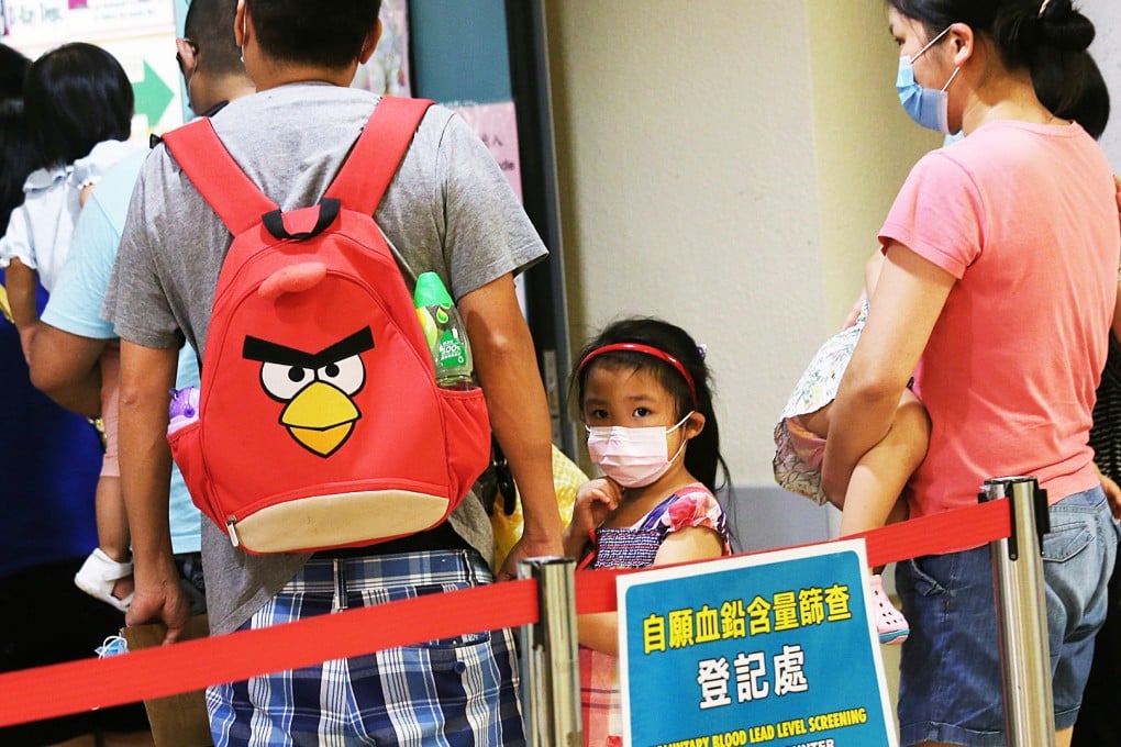 Residents of Kai Ching Estate line up for blood tests at United Christian Hospital in Kwun Tong yesterday. Photo: David Wong