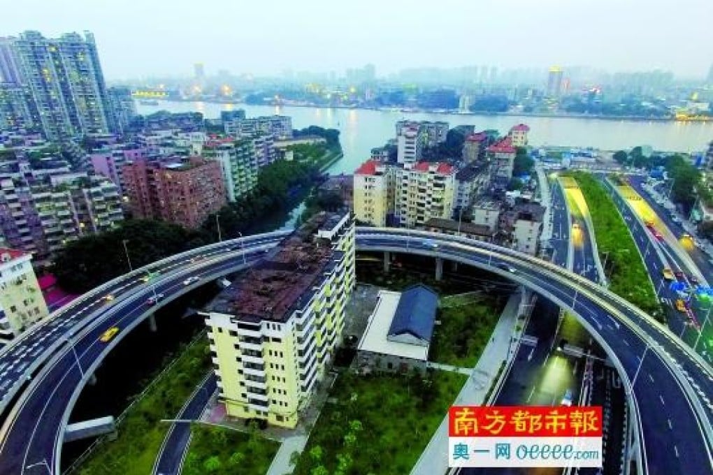 The block surrounded by a flyover to a river tunnel in Guangzhou. Photo: Southern Metropolis News