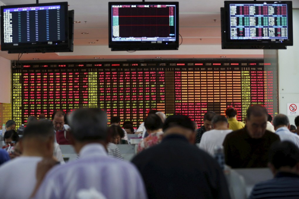 Scores of Chinese investors watch stock prices in the country's volatile markets. Photo: Reuters