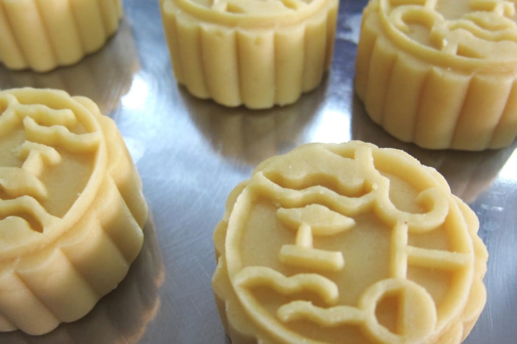 Codekey Cookies' mooncakes are inscribed with the character "dim", which means "Braille" in Cantonese.