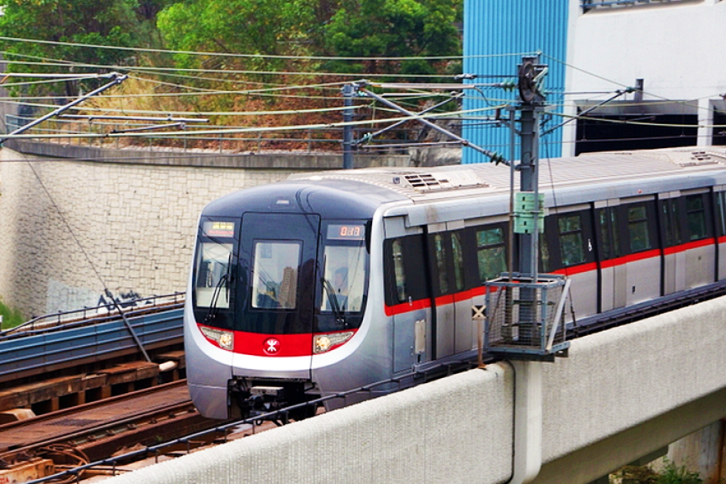 A MTR C-Train approaching Kowloon Bay station delivered by mainland maker CNR Changchun Railway Vehicles Co., Ltd. in 2011.
