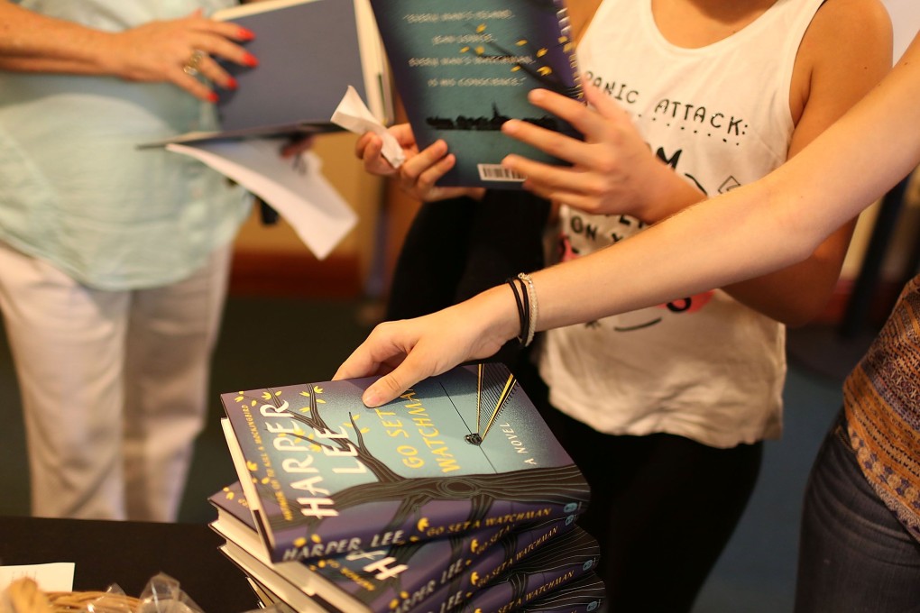 People in Florida wait to buy an autographed copy of the sequel. Photo: AFP