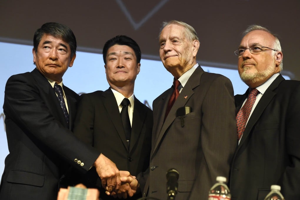 American ex-prisoner of war James Murphy (second right) shakes hand with Mitsubishi Materials executives Hikaru Kimura (second left) and Yukio Okamoto (L), after accepting their apology for wartime abuse of US POWs. The apology, facilitated by Rabbi Abraham Cooper (right) at the Simon Wiesenthal Centre's Museum of Tolerance in Los Angeles on Sunday, drew widespread attention in China. Photo: AFP