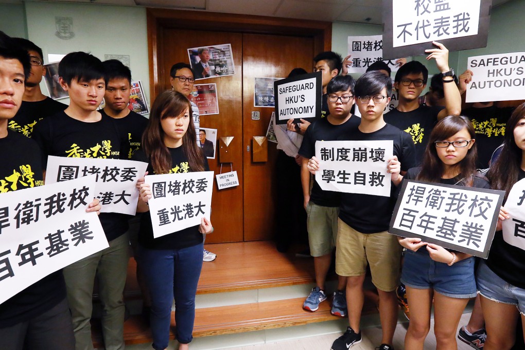 HKU students gather outside the council meeting room. Photo: Dickson Lee