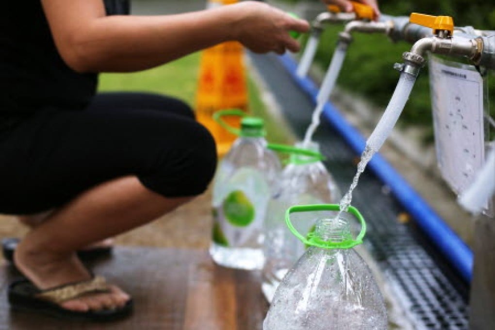 A temporary water distribution point at Kai Ching Estate. Photo: Sam Tsang