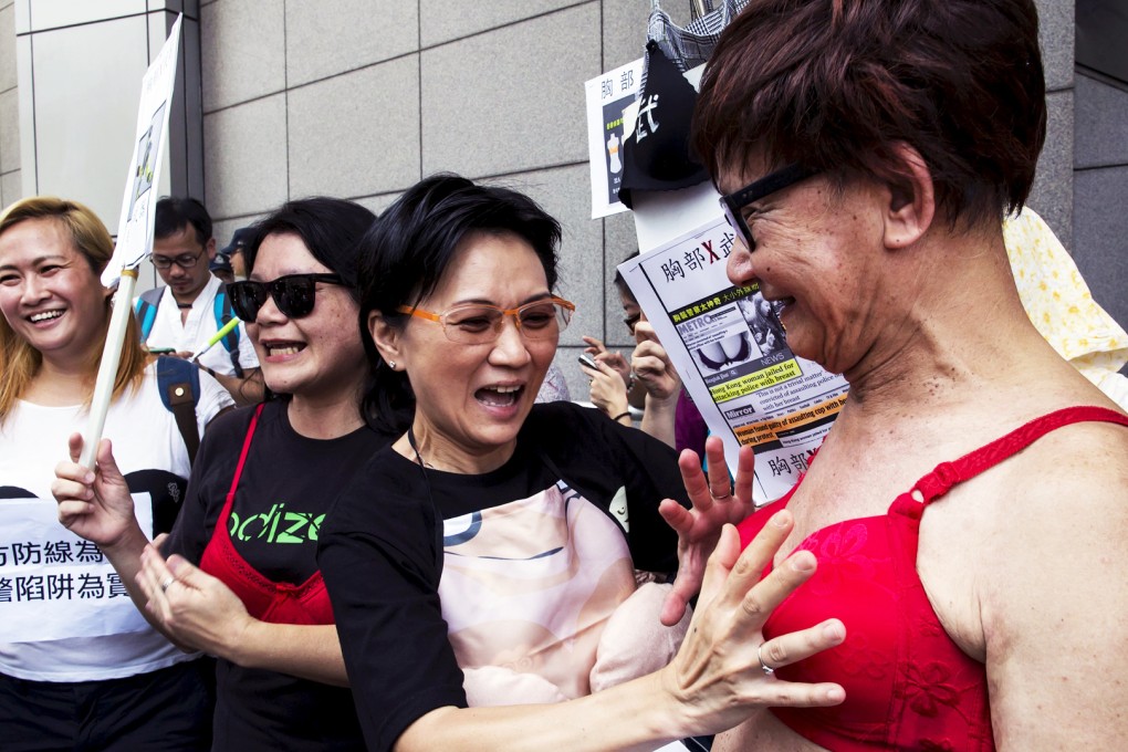 Demonstrators show a united front in support of Ng Lai-ying. Photo: Reuters