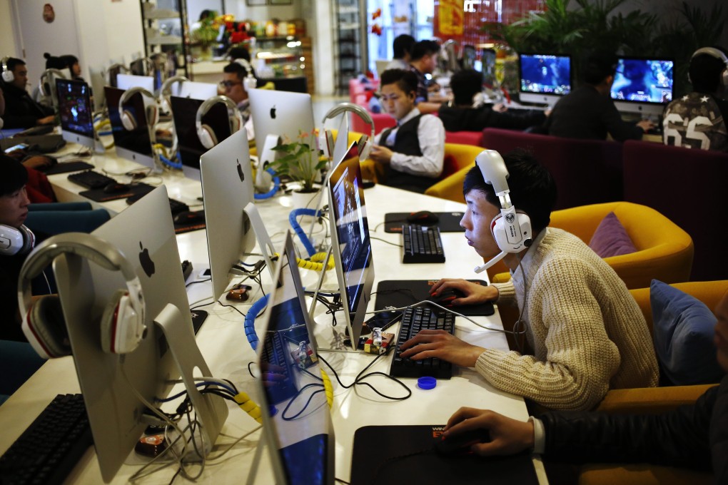 People use computers in an internet cafe in Beijing, China. Photo: EPA