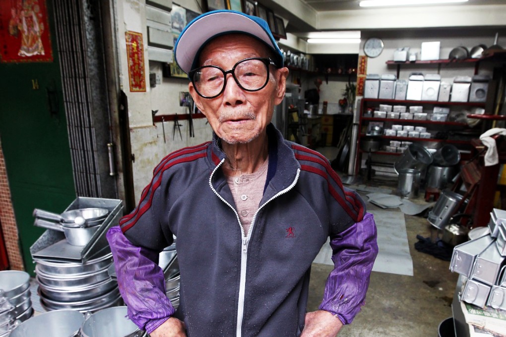 Mak Sing-yin shaped tin for 81 years, but refused to teach his trade to his descendants, saying they could make little money at it. Photo: Edward Wong