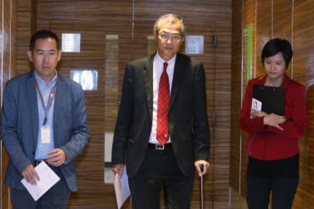 HKU council member Professor Lo Chung-mau hobbles on a walking stick on August 1, days after he was injured during the July 28 fracas. Photo: Dickson Lee