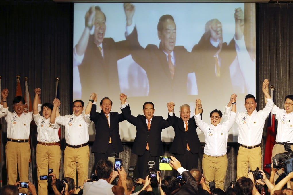 People First Party chairman James Soong (centre) stands with party members as he announces his candidacy in the January 2016 presidential election in Taipei, Taiwan. Photo: AP