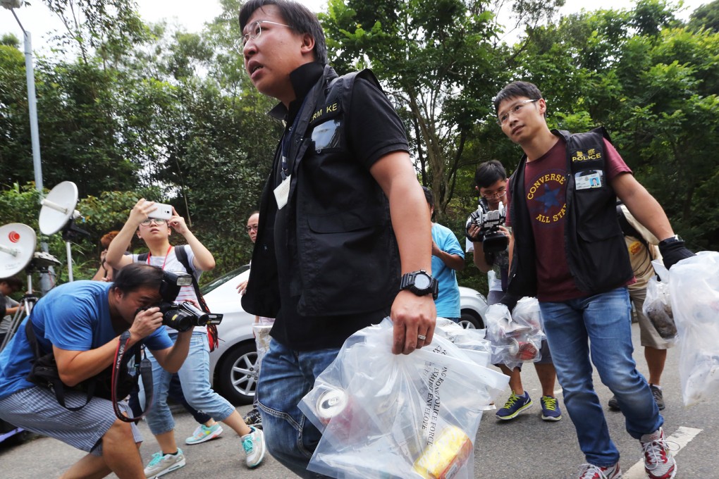 Police retrieve evidence from a site in Clear Water Bay Road as part of investigations into the kidnapping. Photo: Sam Tsang