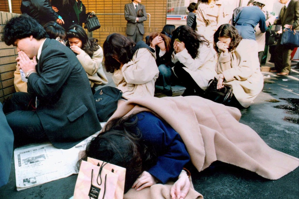 Tokyo subway commuters collapse onto the ground outside a Tokyo subway station on March 20, 1995 following a nerve gas attack on the Tokyo subway system. Photo: Reuters