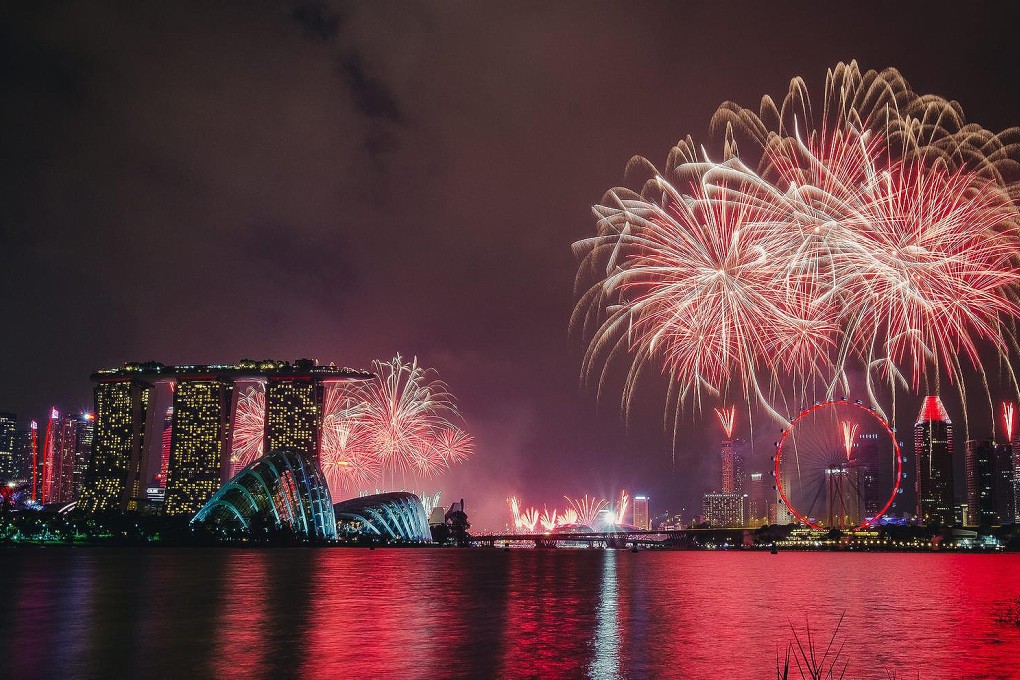 Fireworks light up the Singapore skyline in a spectacular finale to celebrations marking the city state's 50th anniversary. Photo: EPA