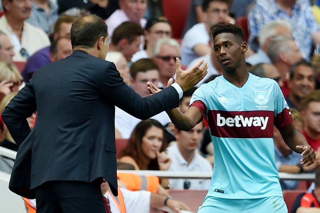 Reece Oxford earns the admiration of new West Ham manager Slaven Bilic as he is substituted after a great debut against Arsenal. Photo: Reuters
