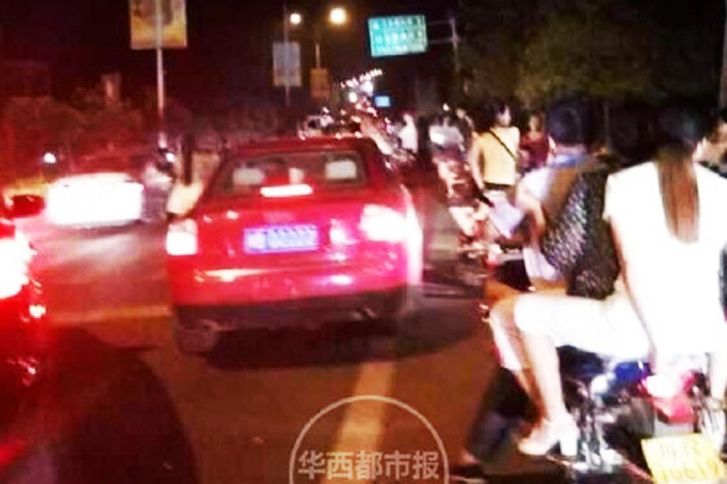Traffic jams were reported on roads in Nanchong's Dingshui district as people evacuated the area after liquid ammonia leaked from a chemical plant on Monday night. Photo: SCMP Pictures