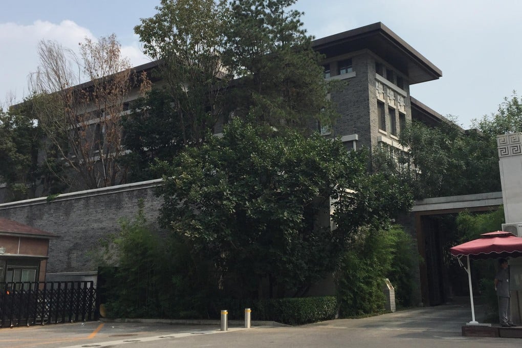 The villas near Beijing's scenic Yuyuantan Park are surrounded by high grey walls. Photo: Simon Song