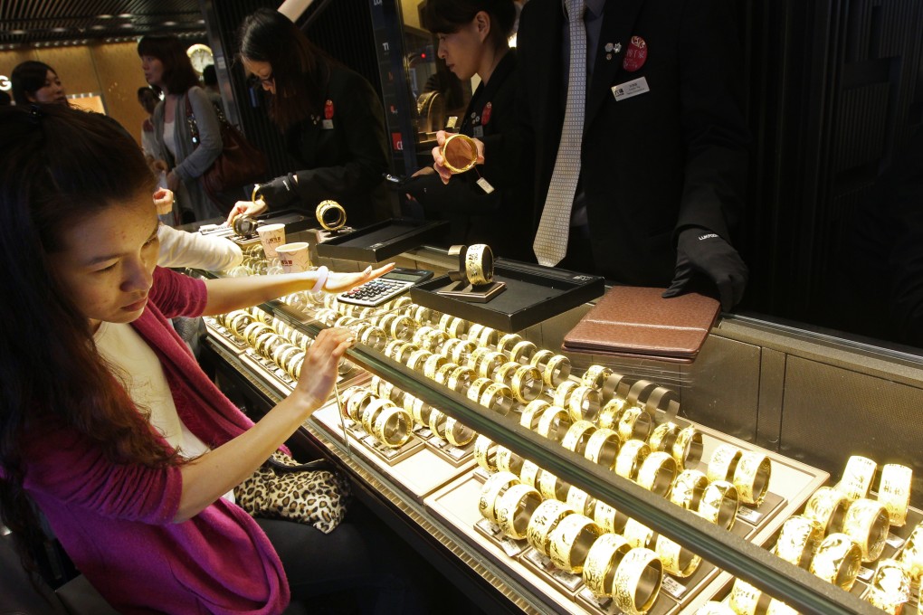 Staff at jewellery shops face temptations during their employment. Photo: David Wong