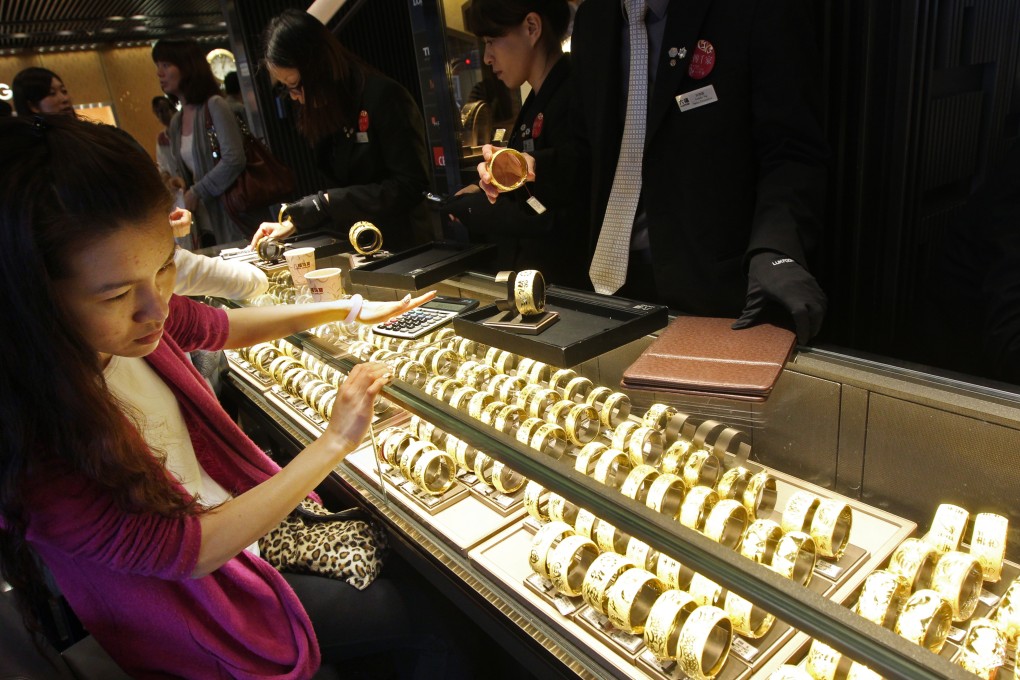 Staff at jewellery shops face temptations during their employment. Photo: David Wong