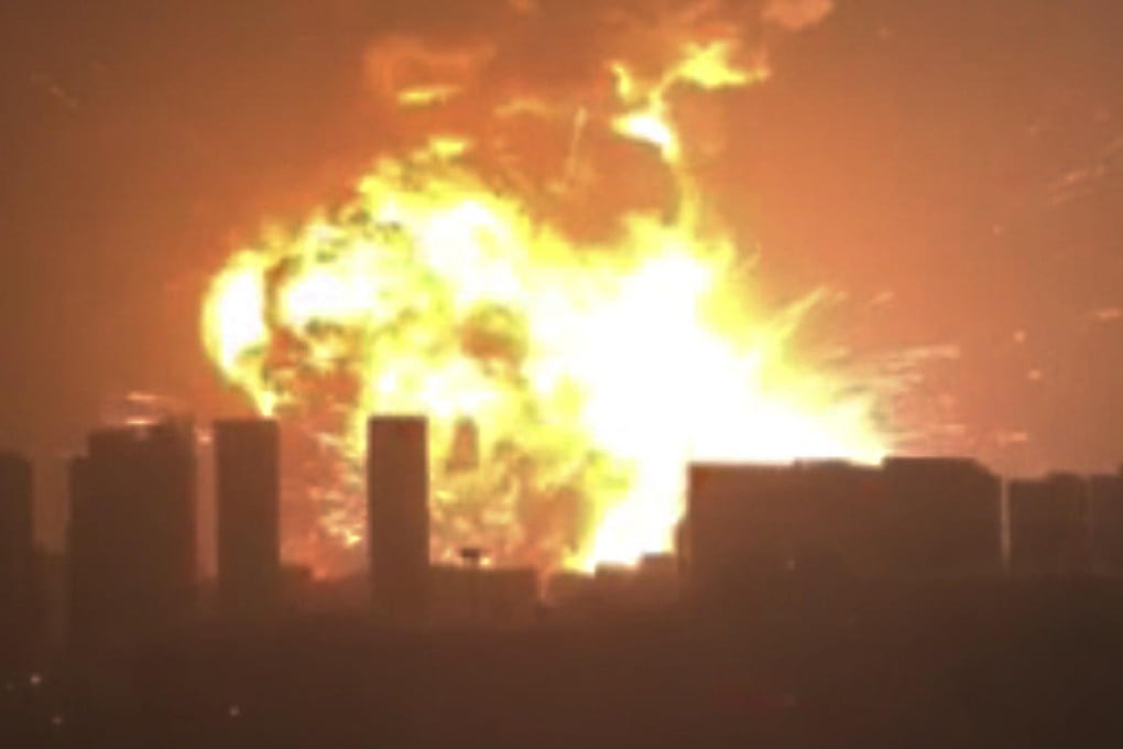 A fireball lights up Tianjin after a dangerous goods depot exploded on Wednesday.Photo: Imaginechina