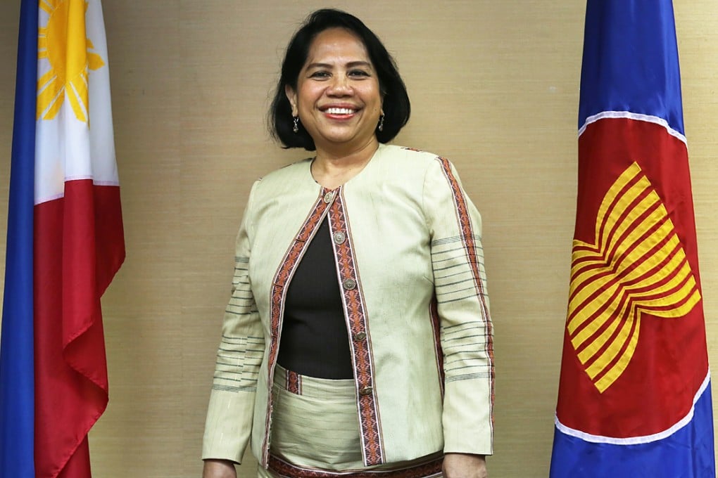 Philippines' Consul General Bernardita Catalla is impressed as she gestures towards the window which offers panoramic views over Harcourt Road during the occupy Central movement. Photo: Jonathan Wong