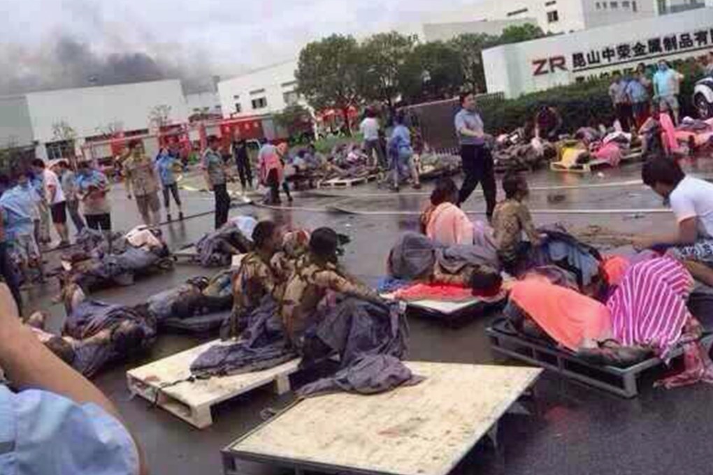 Badly injured workers await evacuation after an explosion at a car parts plant in Kunshan, Jiangsu province in August, 2014, killed 75 people and injured 180. Photo: Reuters
