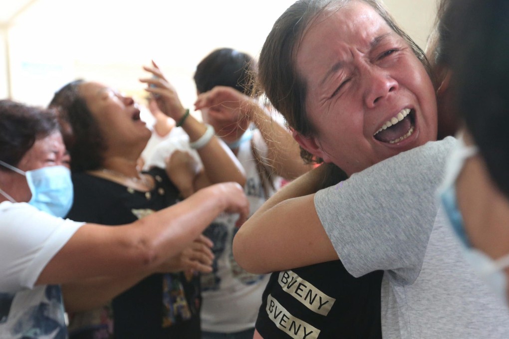 Relatives are overcome with emotion at Tianjin's Teda Hospital. Photo: K. Y. Cheung