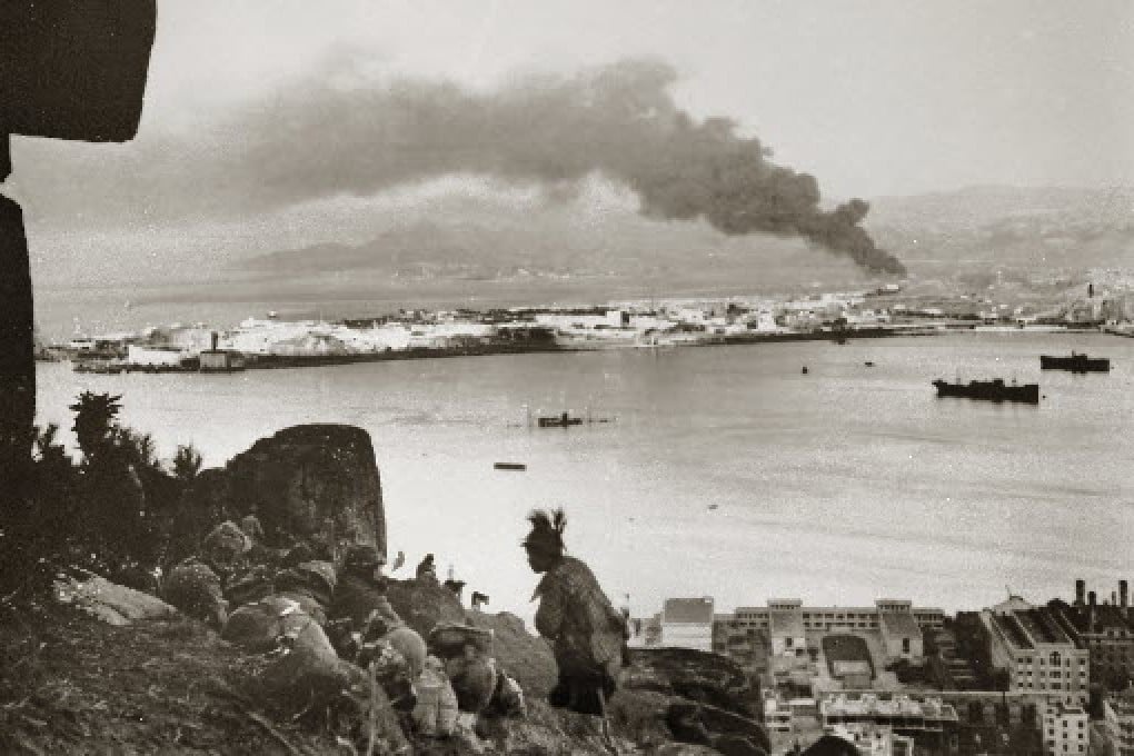 Japanese troops advance towards Braemar Hill. Photo: Mainichi Shimbun