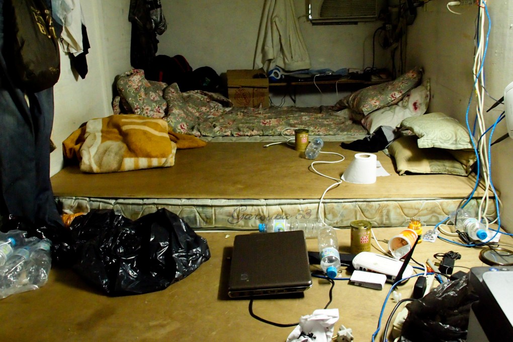Illegal dorms where employees were sleeping in a Chinese cafeteria in Rio de Janeiro. Photo: Heriberto Araújo.