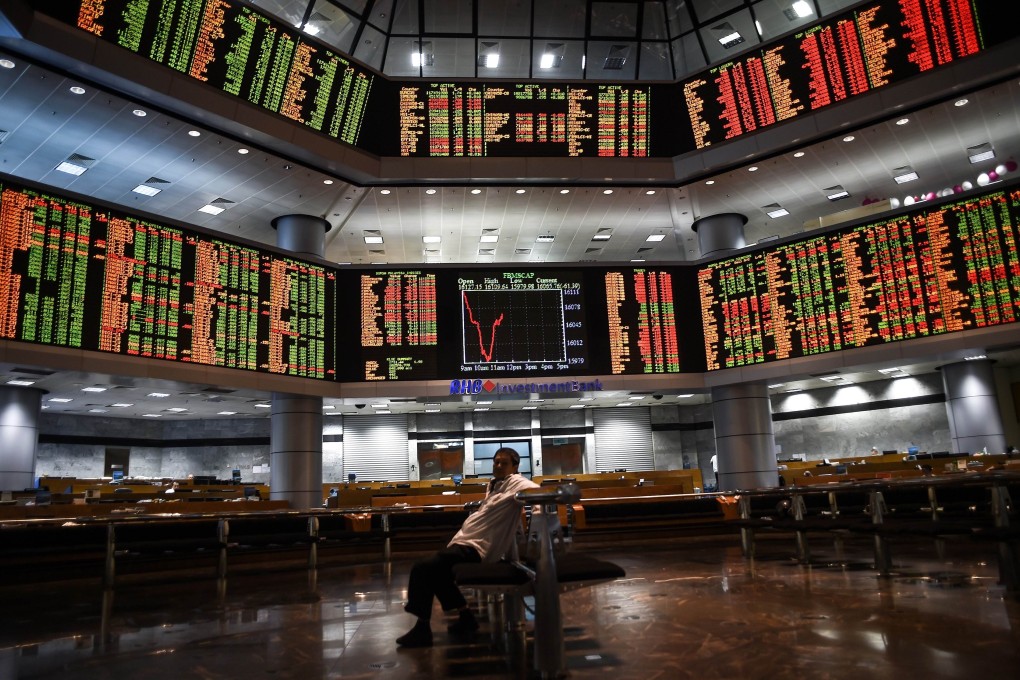 The cavernous trading floor of the Malaysia stock market, where volatility in the ringgit currency is testing investors' faith in the currency. Photo: AFP