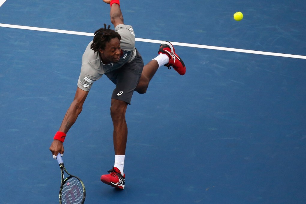 Gael Monfils returns a shot to Jerzy Janowicz during his Western & Southern Open loss in Cincinnati. Photo: AFP