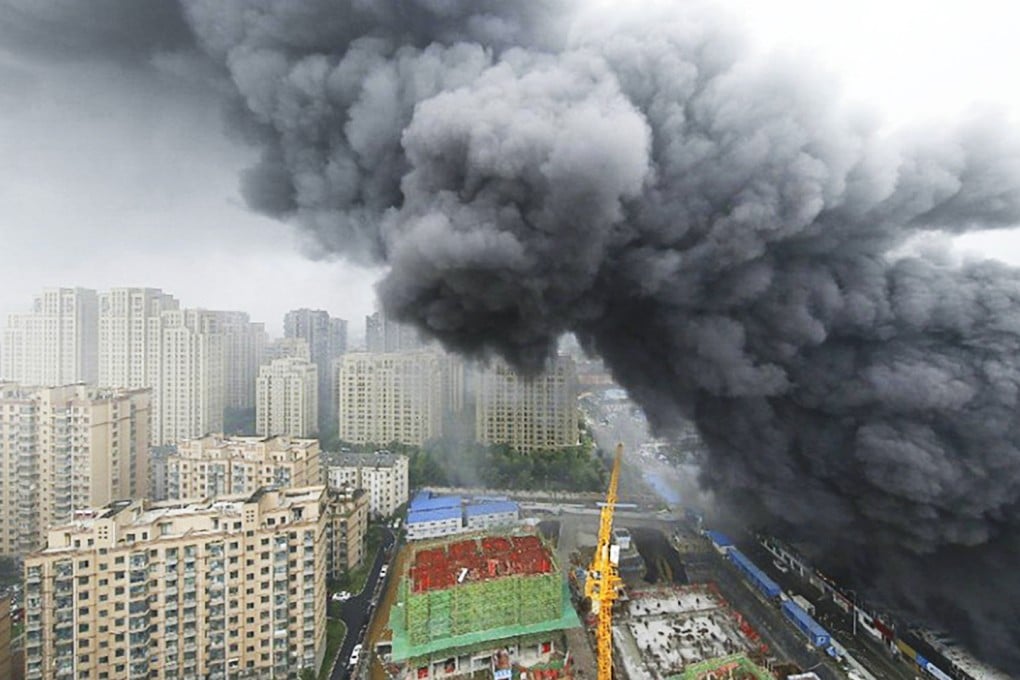 A warehouse in Hefei, Anhui province caught fire at noon on Thursday. There were no injuries. Photo: Cnr.cn