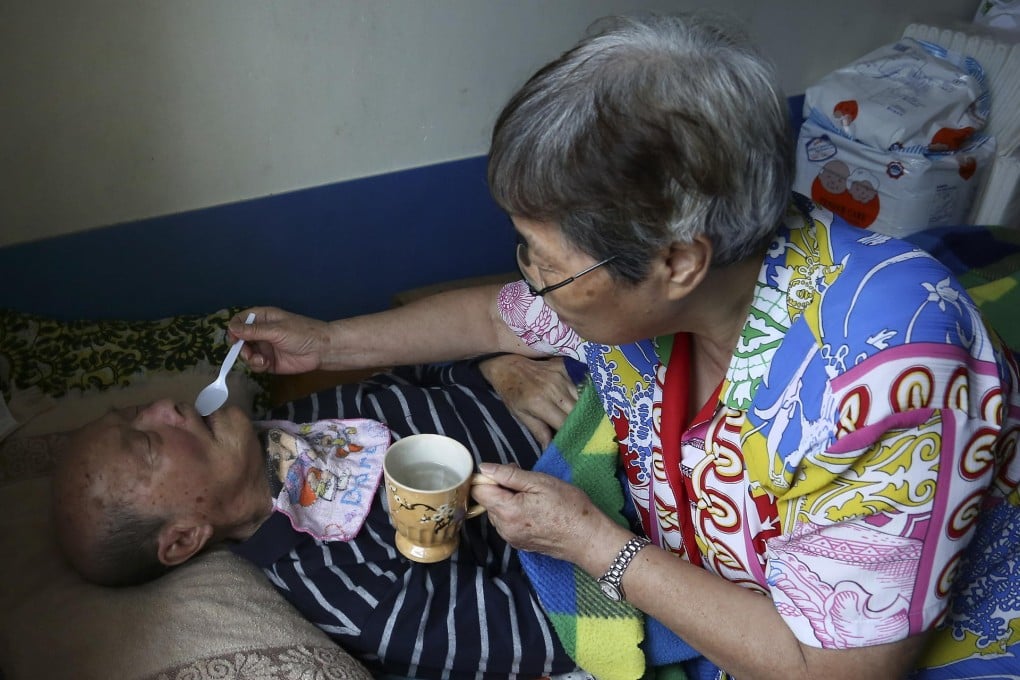 Lun Ming-fong tends to her frail husband. Photo: Jonathan Wong