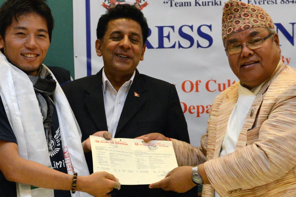 Japanese climber Nobokazu Kuriki (L) accept his permit to climb Everest. Photo: AFP