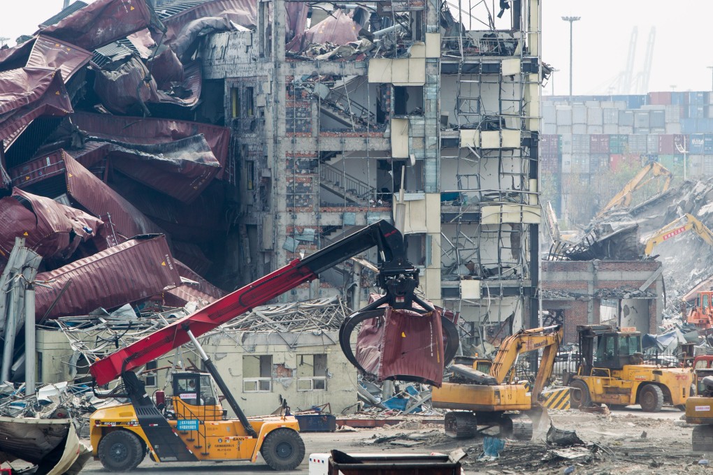 Rescuers clean up the blast site in Tianjin, north China. Photo: Xinhua