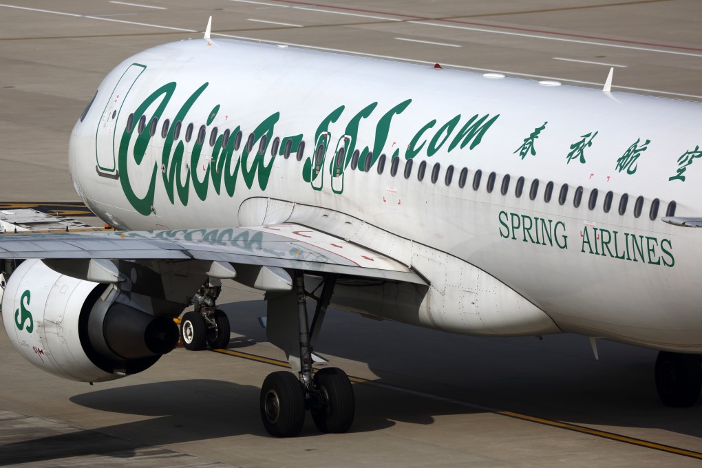 A Spring Airlines plane taxies at Shanghai Pudong International Airport. Photo: Bloomberg