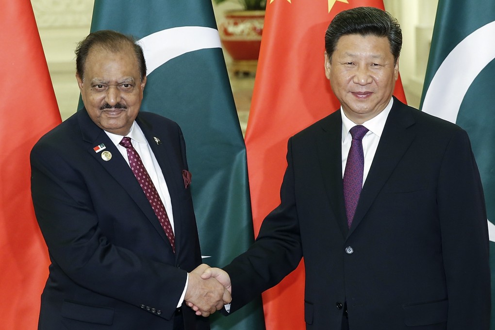 President Xi Jinping shakes hands with Pakistan President Mamnoon Hussain (right) in Beijing on Wednesday. Photo: AP