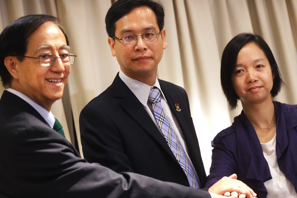 HKU alumni Lawrence Pang Wang-kee, Ip Kin-yuen and Gloria Chang Wan-ki announce the results of the vote. Photo: K.Y. Cheng