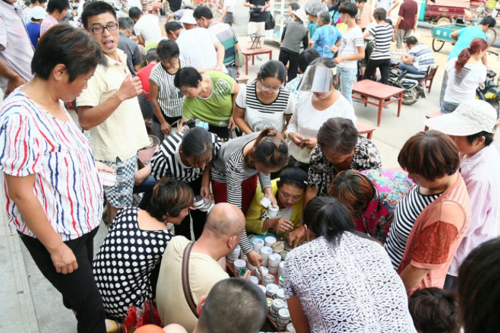 Local villagers and cricket enthusiasts from around China meet in Sidian every summer. Photo: Qq.com