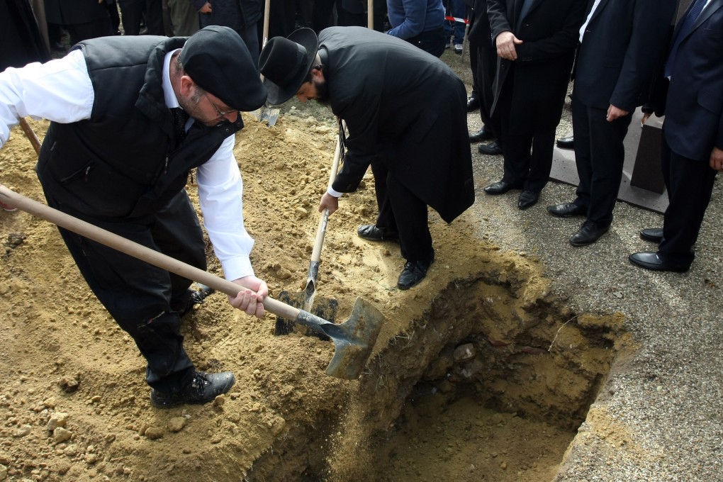 Members of the Jewish community of Strasbourg bury a coffin bearing the remains of a Jewish victim of Nazi anatomist August Hirt. Photo: AP