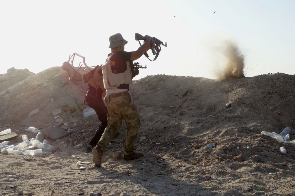 Iraqi security forces defend their positions against and Islamic State attack in Husaybah, east of Ramadi in June. Photo: AP