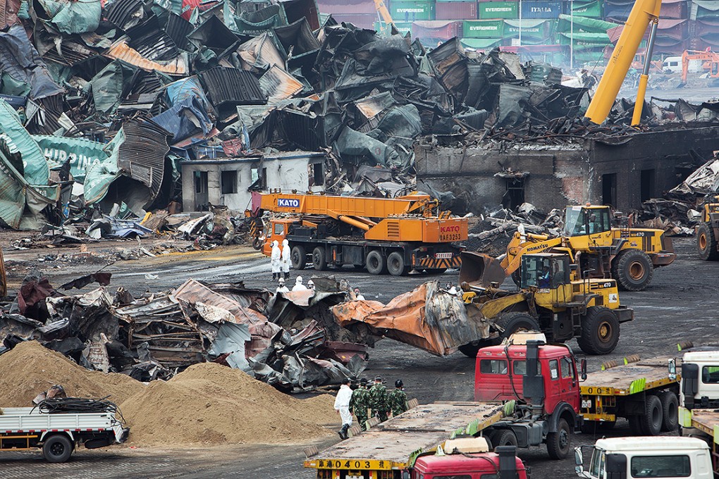 Workers continue to clean up the site of August 12's deadly chemical blasts in the port city of Tianjin, which has weighed on overseas shipments. Photo: Xinhua