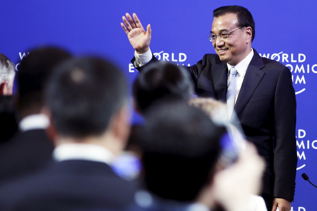 China's Premier Li Keqiang waves to foreign company executives as he arrives for a meeting at the World Economic Forum (WEF) in Dalian. Photo: Reuters